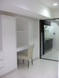 清潔感のある真っ白な壁面収納にリフォーム 清潔感のある真っ白な壁面収納にリフォーム